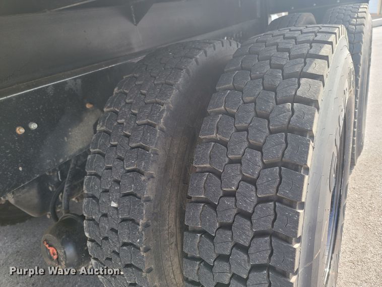 image for item MB9860 2009 International WorkStar 7400  flatbed truck