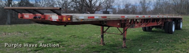 image for item MB9863 2002 Lufkin  flatbed trailer
