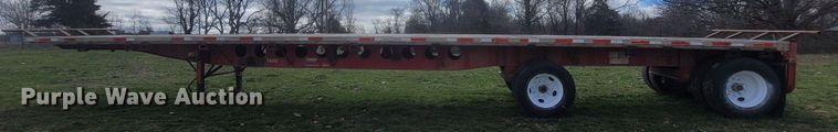 image for item MB9863 2002 Lufkin  flatbed trailer