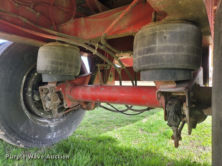 image for item MB9863 2002 Lufkin  flatbed trailer