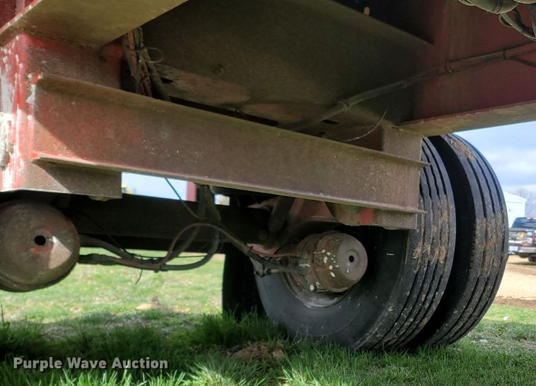 image for item MB9863 2002 Lufkin  flatbed trailer