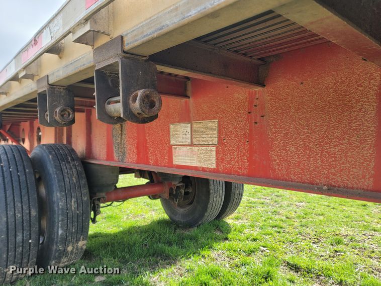 image for item MB9863 2002 Lufkin  flatbed trailer