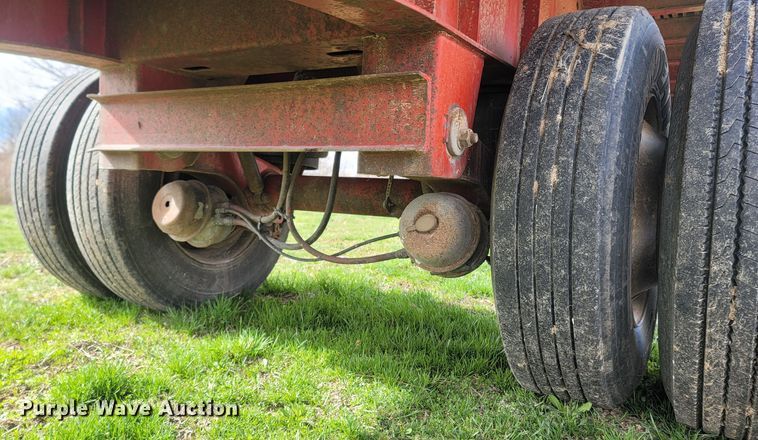 image for item MB9863 2002 Lufkin  flatbed trailer