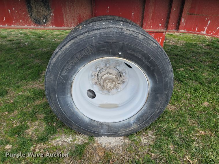 image for item MB9863 2002 Lufkin  flatbed trailer