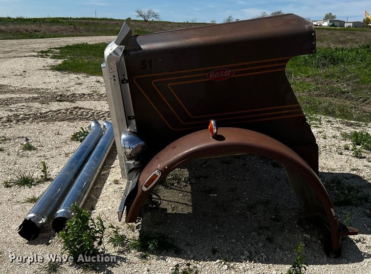 image for item MF9874 Peterbilt 359  hood