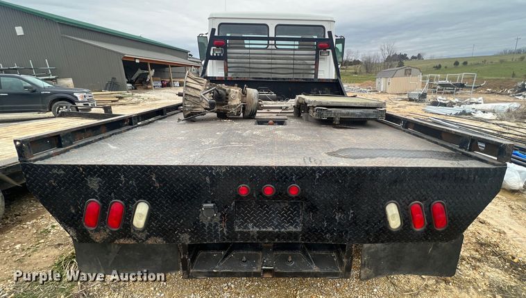 image for item MM9239 2002 Freightliner FL60  flatbed truck