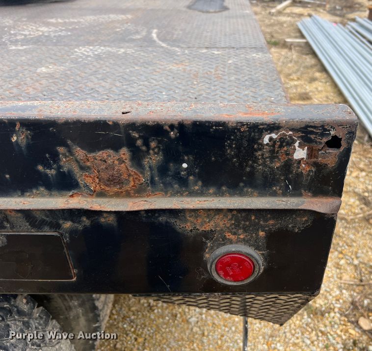 image for item MM9239 2002 Freightliner FL60  flatbed truck