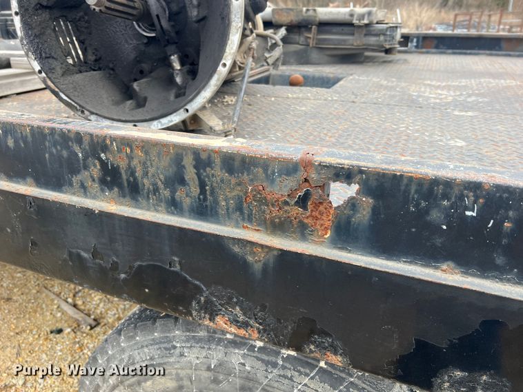 image for item MM9239 2002 Freightliner FL60  flatbed truck