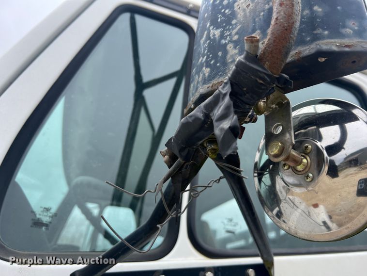 image for item MM9239 2002 Freightliner FL60  flatbed truck