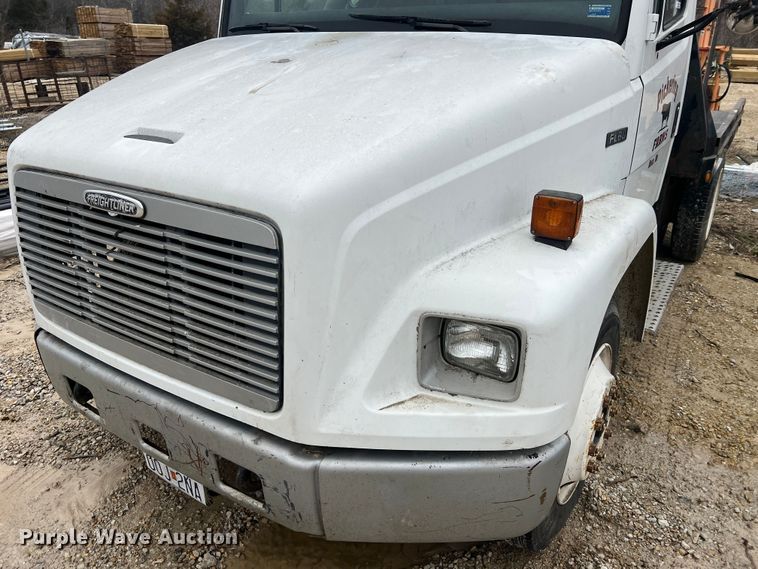 image for item MM9239 2002 Freightliner FL60  flatbed truck
