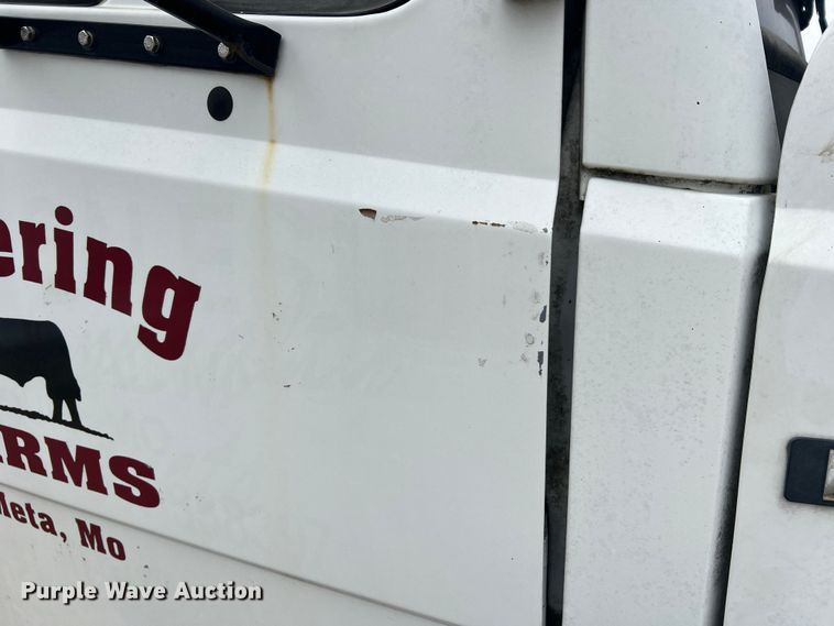 image for item MM9239 2002 Freightliner FL60  flatbed truck