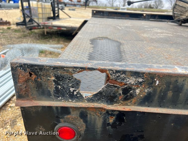 image for item MM9239 2002 Freightliner FL60  flatbed truck