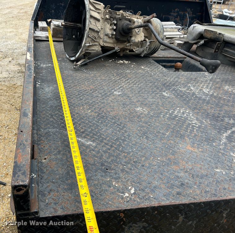 image for item MM9239 2002 Freightliner FL60  flatbed truck