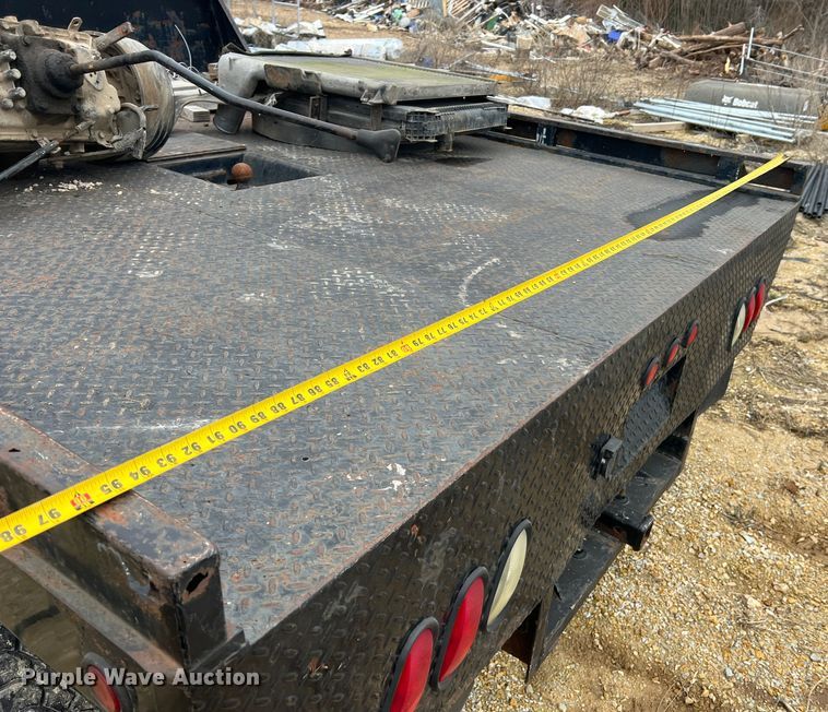 image for item MM9239 2002 Freightliner FL60  flatbed truck