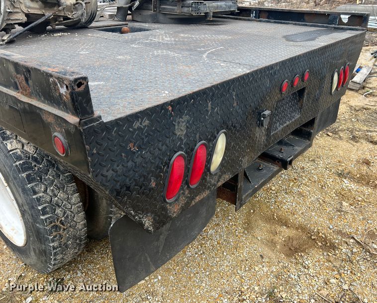 image for item MM9239 2002 Freightliner FL60  flatbed truck