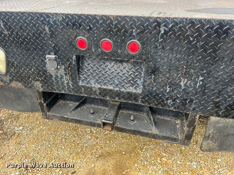 image for item MM9239 2002 Freightliner FL60  flatbed truck