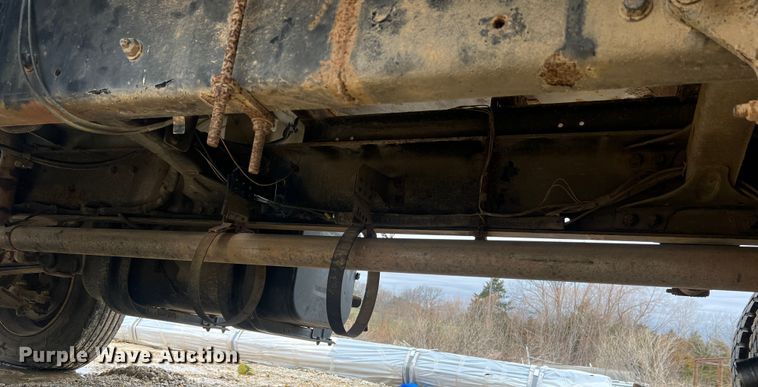 image for item MM9239 2002 Freightliner FL60  flatbed truck