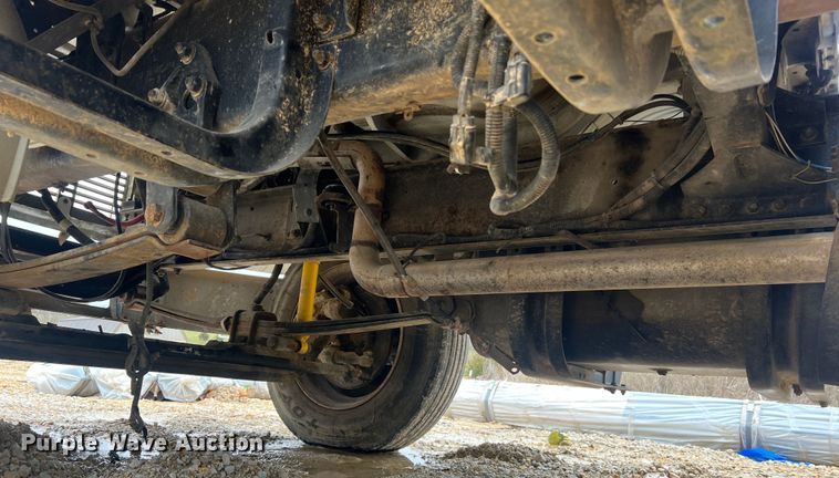 image for item MM9239 2002 Freightliner FL60  flatbed truck