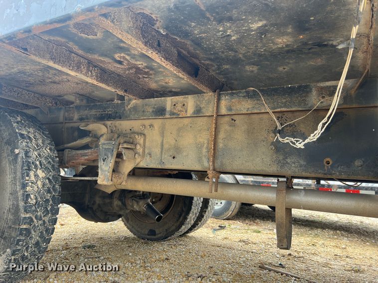 image for item MM9239 2002 Freightliner FL60  flatbed truck