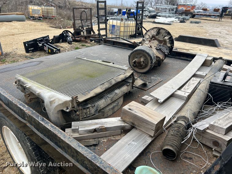 image for item MM9239 2002 Freightliner FL60  flatbed truck