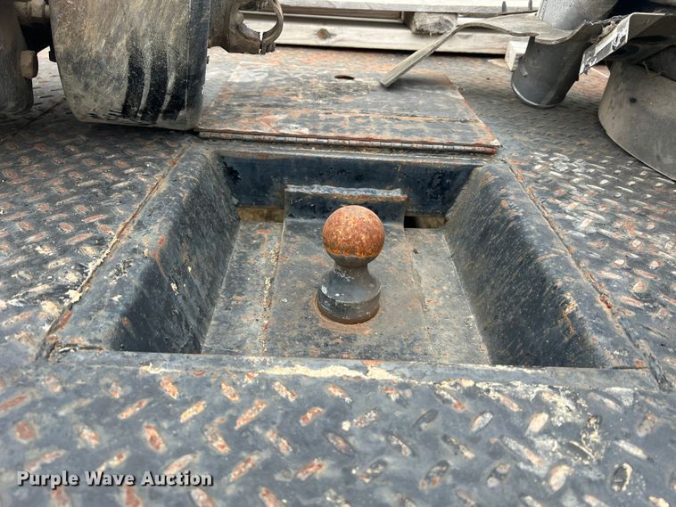 image for item MM9239 2002 Freightliner FL60  flatbed truck