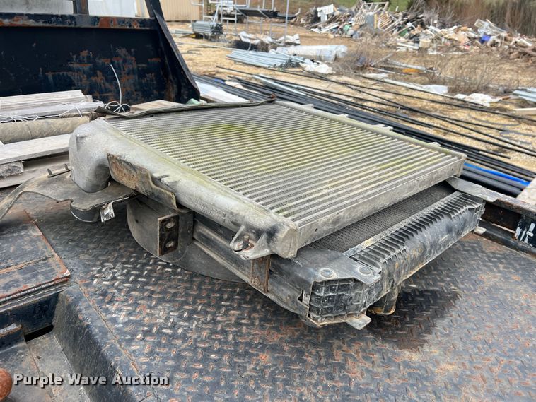 image for item MM9239 2002 Freightliner FL60  flatbed truck