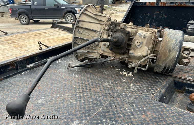 image for item MM9239 2002 Freightliner FL60  flatbed truck