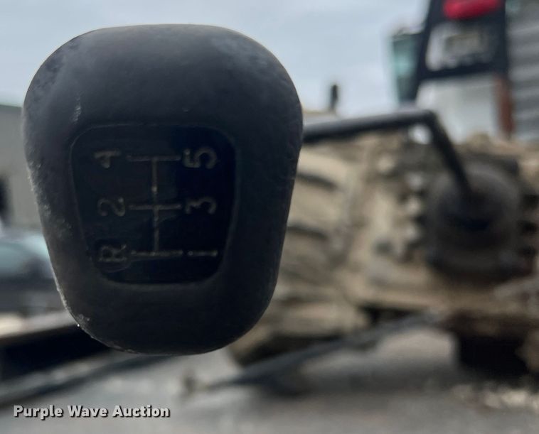 image for item MM9239 2002 Freightliner FL60  flatbed truck