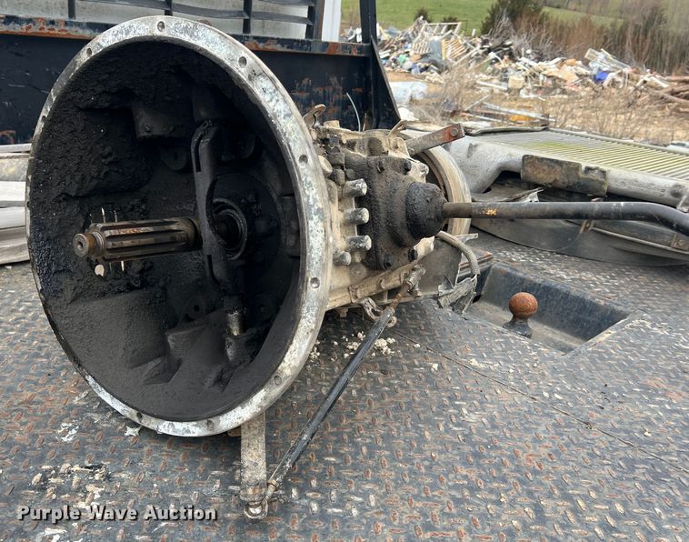 image for item MM9239 2002 Freightliner FL60  flatbed truck