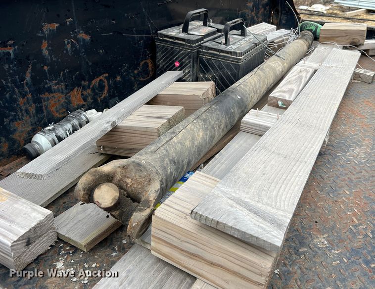 image for item MM9239 2002 Freightliner FL60  flatbed truck