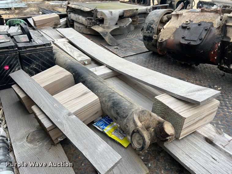 image for item MM9239 2002 Freightliner FL60  flatbed truck