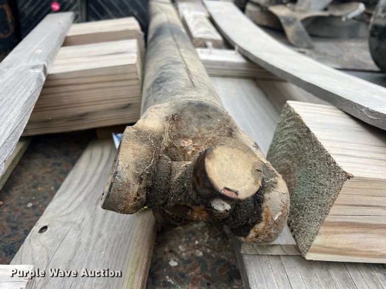 image for item MM9239 2002 Freightliner FL60  flatbed truck