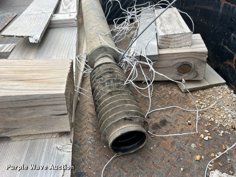 image for item MM9239 2002 Freightliner FL60  flatbed truck