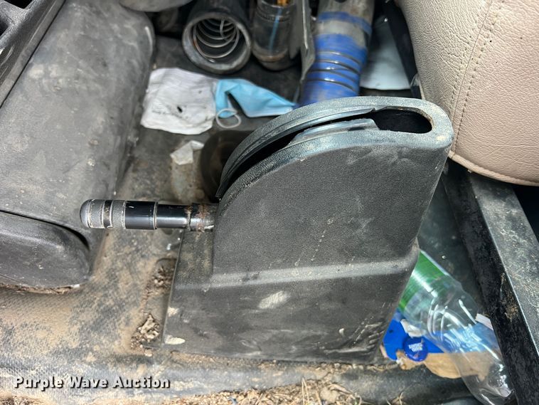 image for item MM9239 2002 Freightliner FL60  flatbed truck