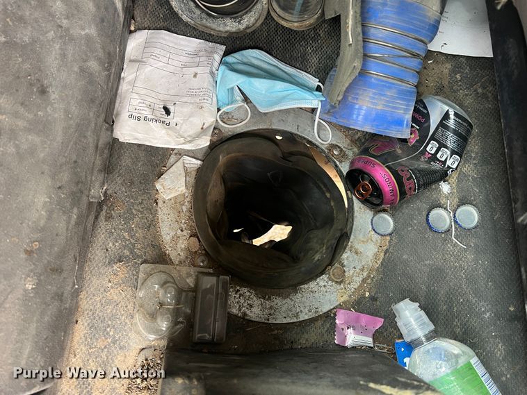 image for item MM9239 2002 Freightliner FL60  flatbed truck