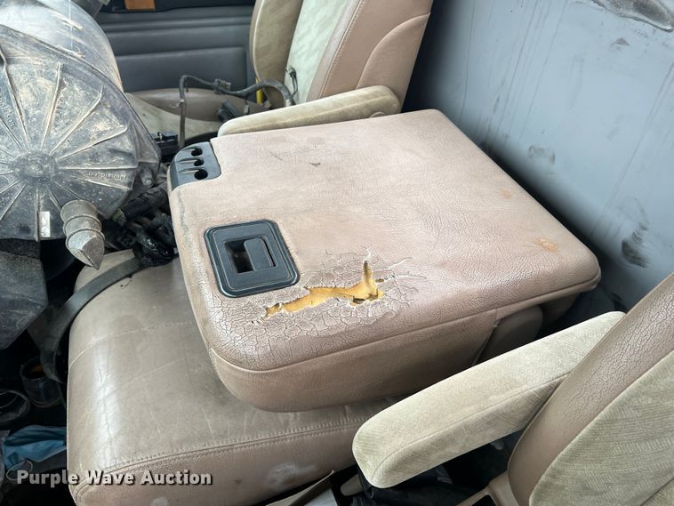 image for item MM9239 2002 Freightliner FL60  flatbed truck