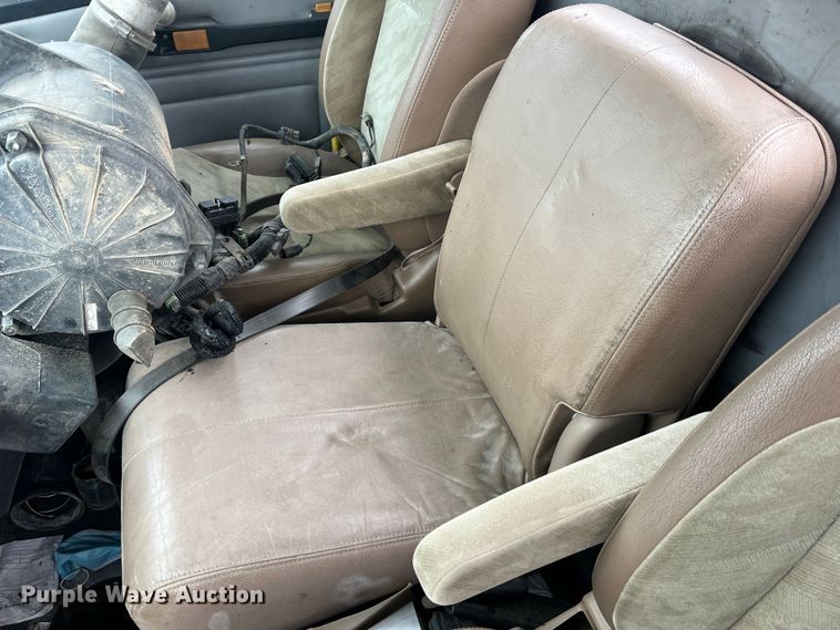 image for item MM9239 2002 Freightliner FL60  flatbed truck