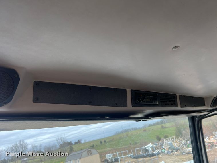 image for item MM9239 2002 Freightliner FL60  flatbed truck