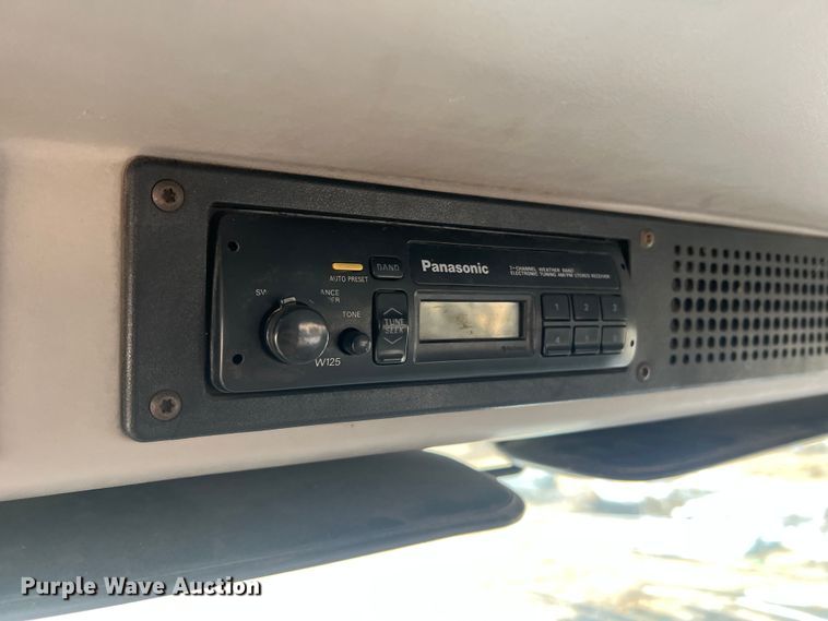 image for item MM9239 2002 Freightliner FL60  flatbed truck