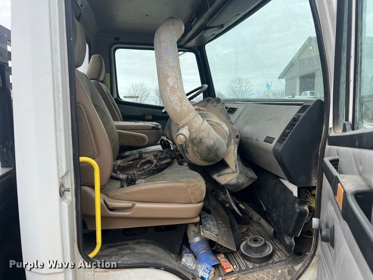 image for item MM9239 2002 Freightliner FL60  flatbed truck