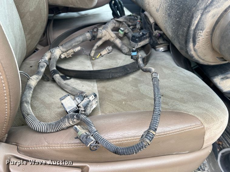 image for item MM9239 2002 Freightliner FL60  flatbed truck