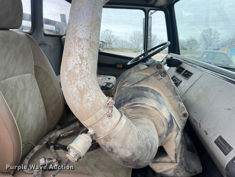 image for item MM9239 2002 Freightliner FL60  flatbed truck