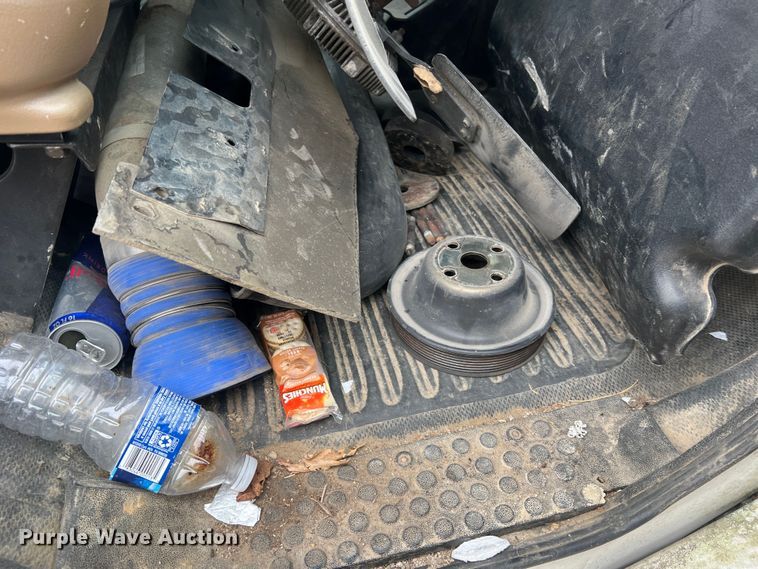 image for item MM9239 2002 Freightliner FL60  flatbed truck