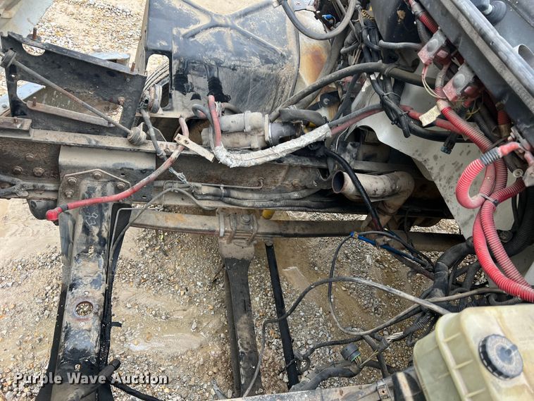 image for item MM9239 2002 Freightliner FL60  flatbed truck