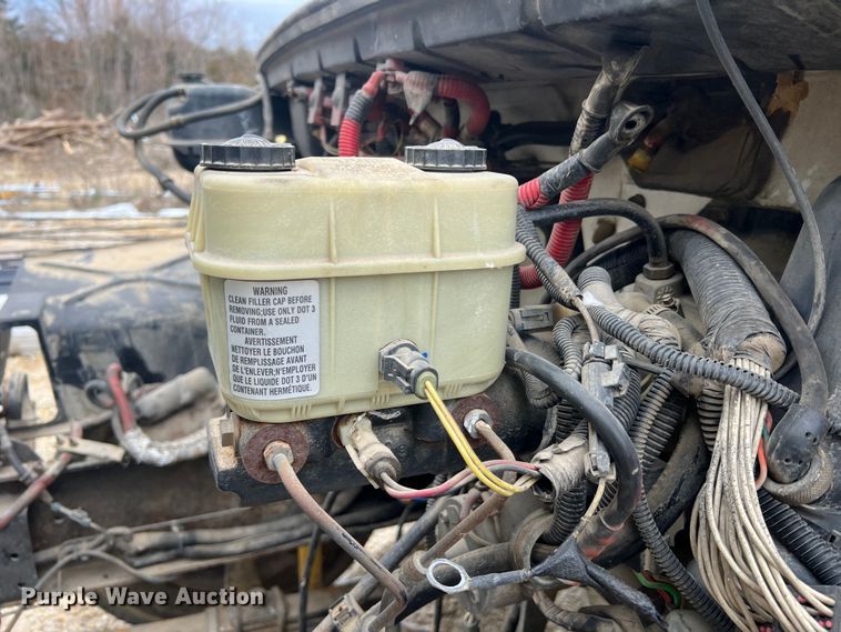 image for item MM9239 2002 Freightliner FL60  flatbed truck