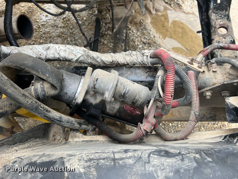 image for item MM9239 2002 Freightliner FL60  flatbed truck