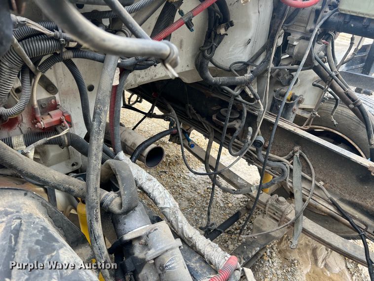 image for item MM9239 2002 Freightliner FL60  flatbed truck