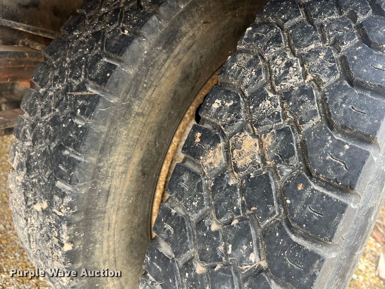 image for item MM9239 2002 Freightliner FL60  flatbed truck