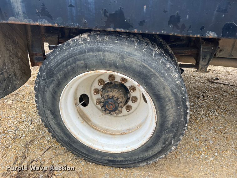 image for item MM9239 2002 Freightliner FL60  flatbed truck