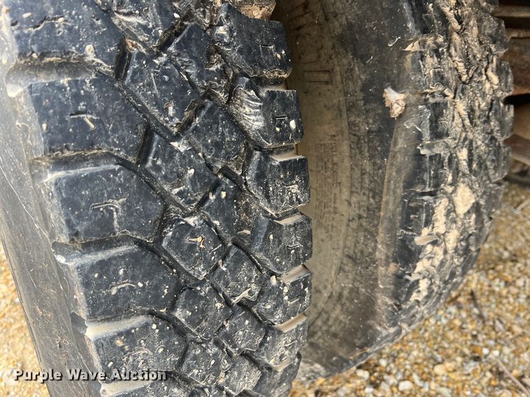 image for item MM9239 2002 Freightliner FL60  flatbed truck